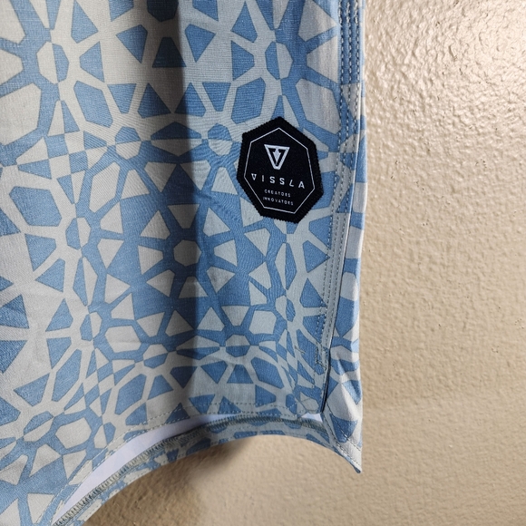 Vissla Mens |L| 16.5" Ecolastics Blue Patterned Board Shorts (NWT) - Picture 2 of 10